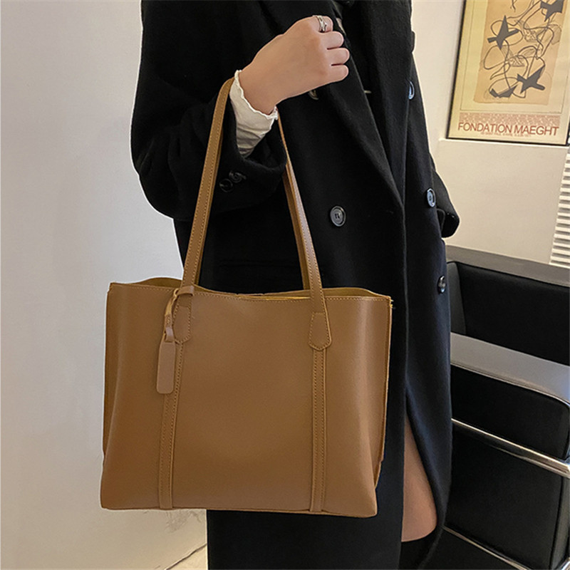 Classic Black Faux Leather Tot - đánh giá và giá Women Bags Aldo