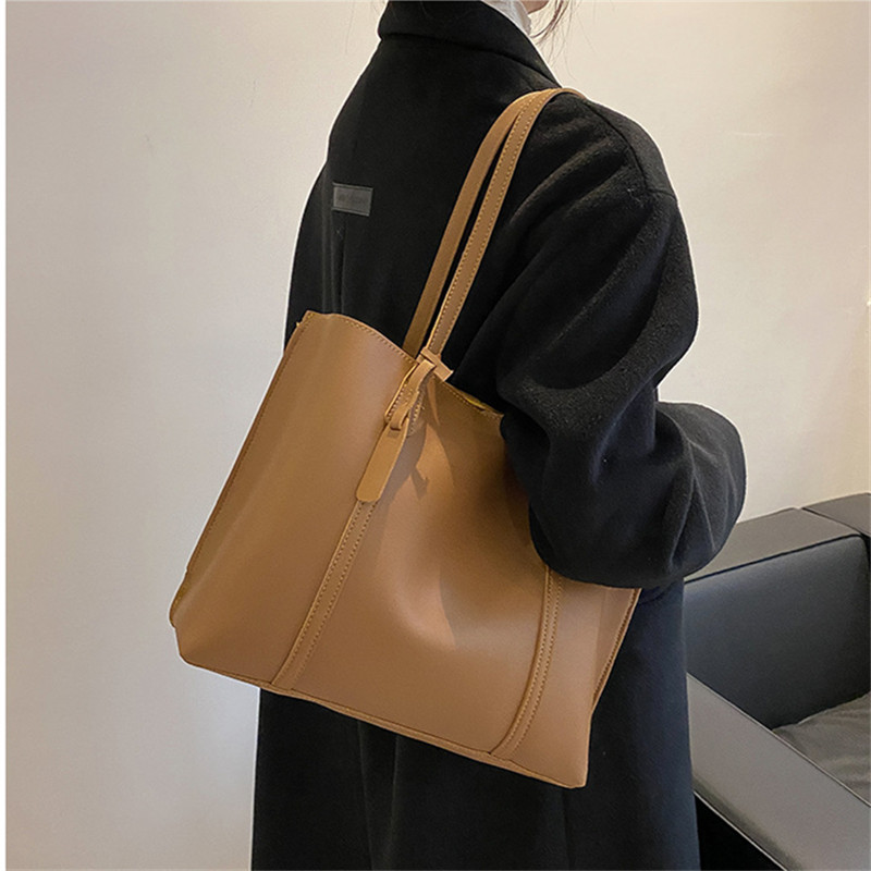 Classic Black Faux Leather Tot - đánh giá và giá Women Bags Aldo